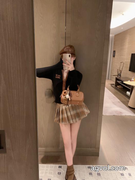 MiuMiuの大人気ニットカーディガンコート_0_2