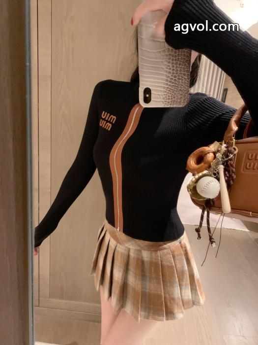 MiuMiuの大人気ニットカーディガンコート_0_3