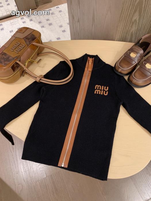 MiuMiuの大人気ニットカーディガンコート_0_4