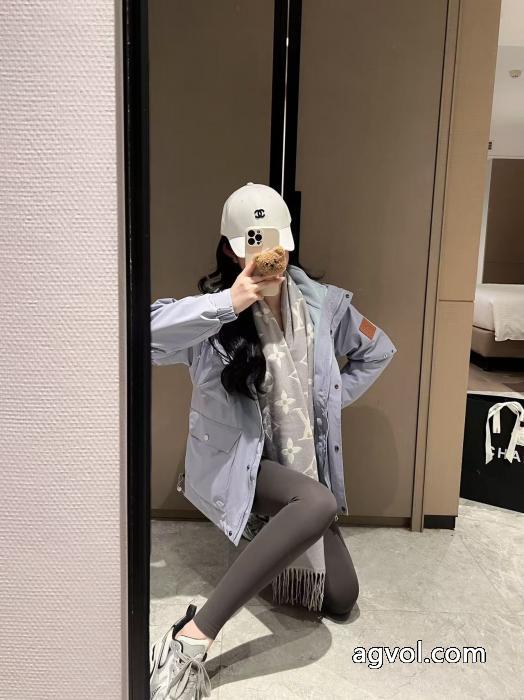 ギフト最適期間限定秋冬2025年の最新アイテムLOEWEコピー ブランド 販売ジャケットコート_0_3