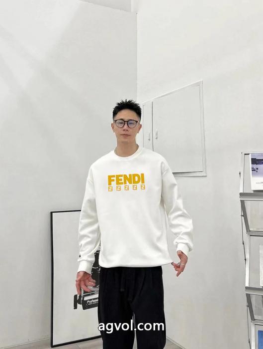 スーパー コピー 品完売前に周りの視線を圧倒する新作長袖TシャツFENDI_0_3