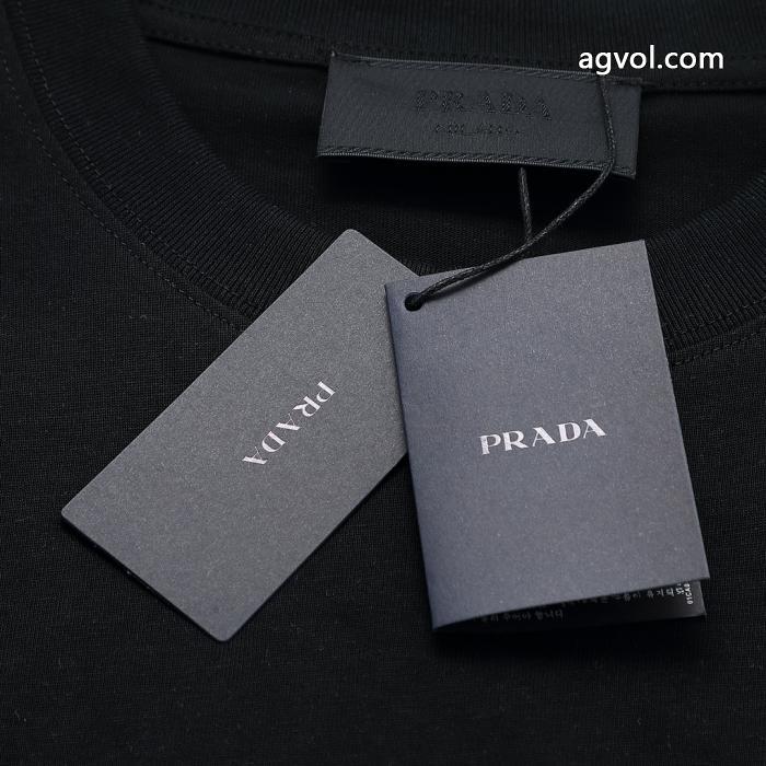 独占最高品質バージョンprada家ロゴ凹凸アルファベットラウンドネック半袖Tシャツ_0_4