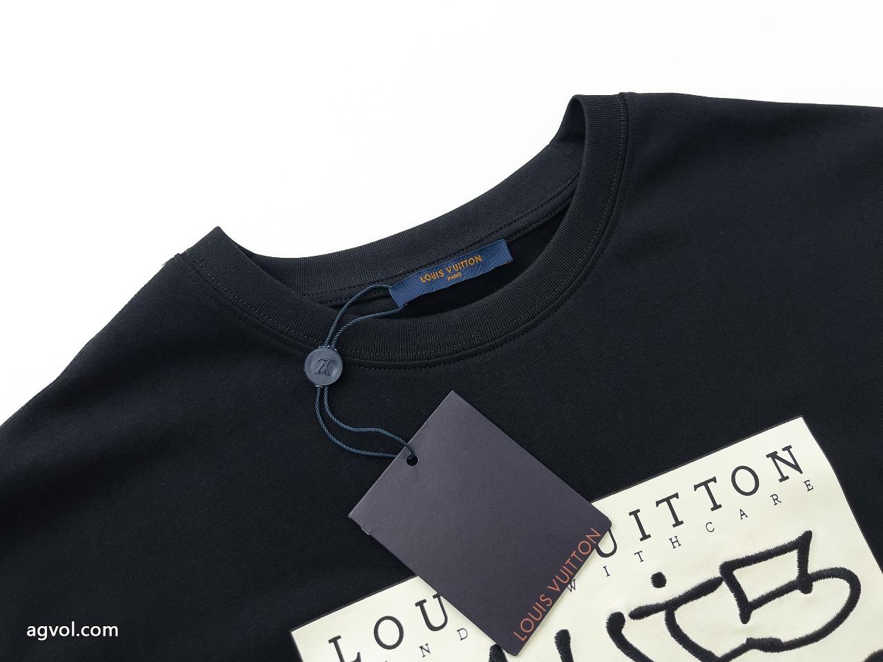 ルイ ヴィトン LOUIS VUITTONプリント下地刺繍草書ロゴ半袖Tシャツ_0_4