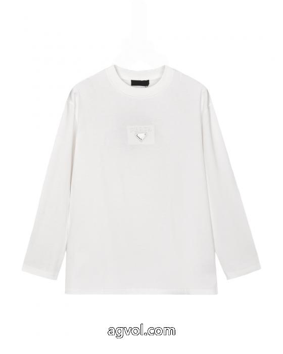 PRADA2025 Fw秋冬新作胸元メタル三角ロゴエンボスアルファベット男女同型ヘッダー丸首長袖Tシャツ_0_1
