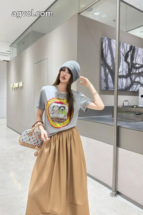 LOUIS VUITTON高級感ある今旬のシルエットバランス偽物 ブランド 販売半袖Tシャツ_0_1