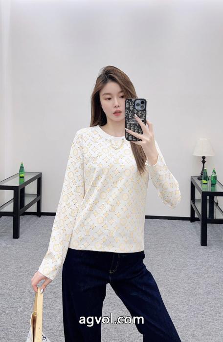 大人で素敵肌触りの着心地が良く 長袖Tシャツ偽 ブランド 通販ルイ ヴィトン_0_1