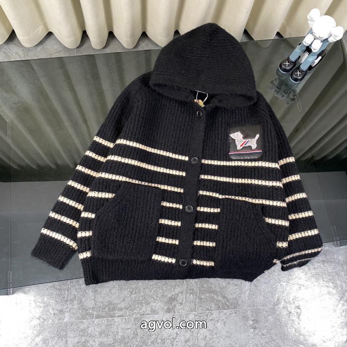 THOM BROWNE胸もと定番ピーリングダッチジャガードストライプ4本編みニットニットニットキャップコート_0_3