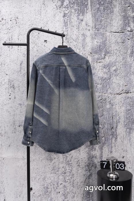 Louis Vuitton2025新型王鶴帝同日焼け色あせデニムコート_0_3