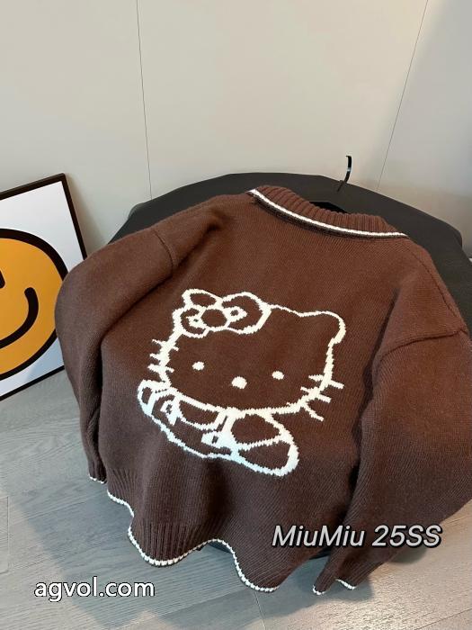 miumiuの新作連名ハローキティ限定カーディガンコート_0_3