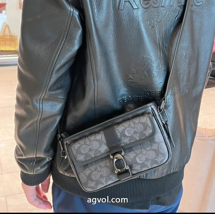 COACHメンズ定番ロゴショルダーバッグショルダーバッグショルダーバッグカメラバッグ_0_1