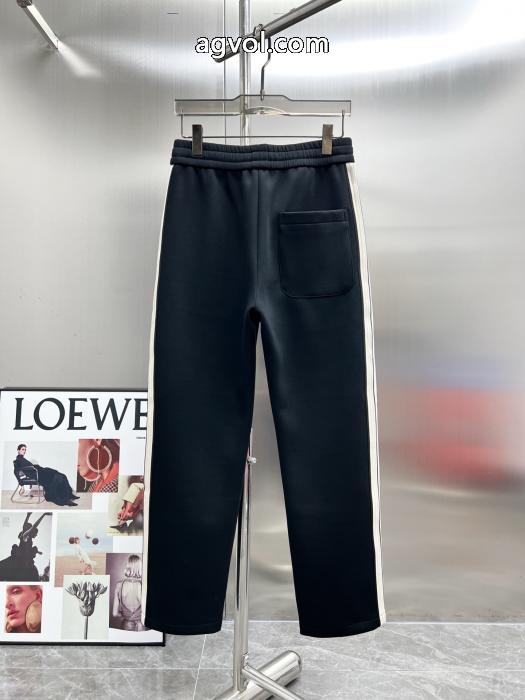 MONCLERスラックスファッション感が急上昇！著名人の着用コピー ブランド 通販_0_2