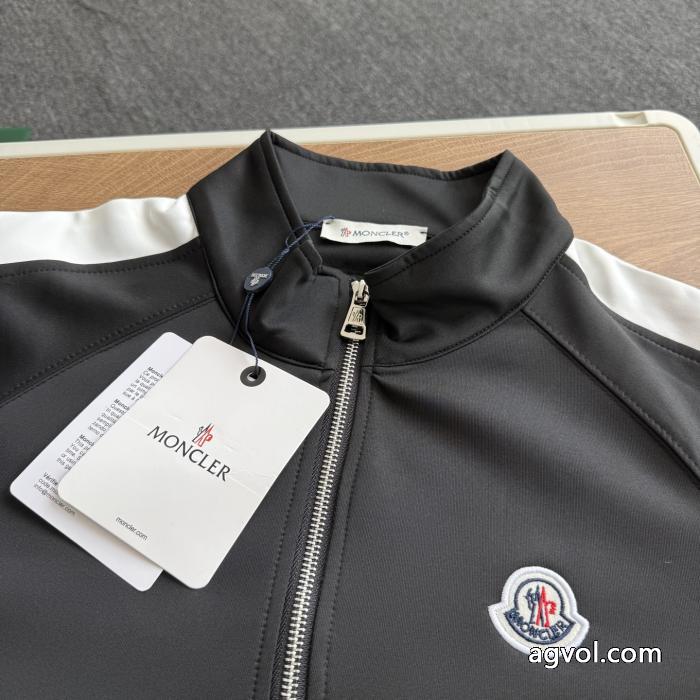 moncler早秋の最新スポーツカジュアルカップルスーツセット_0_4