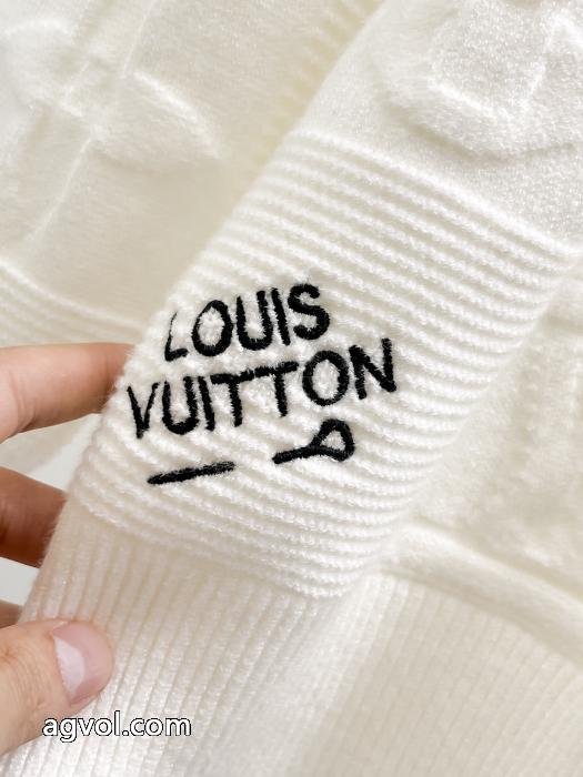 ブランド コピー 激安爽やかさ高級感が溢れたLOUIS VUITTONセーター_0_1