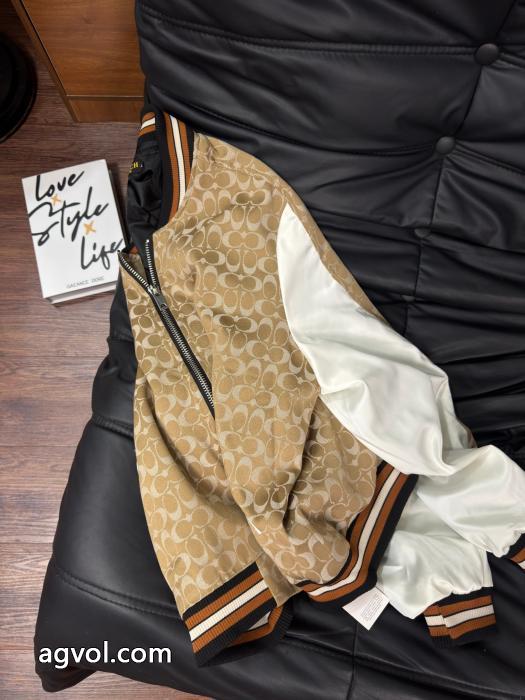 Coachクラシックオールドフラワープリントの野球コート_0_3