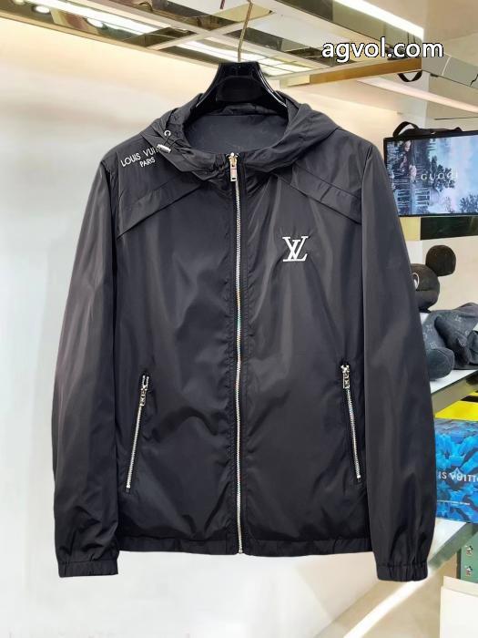 コートブランド 偽物LOUIS VUITTON大人の雰囲気たっぷり大人の余裕が漂う_0_3