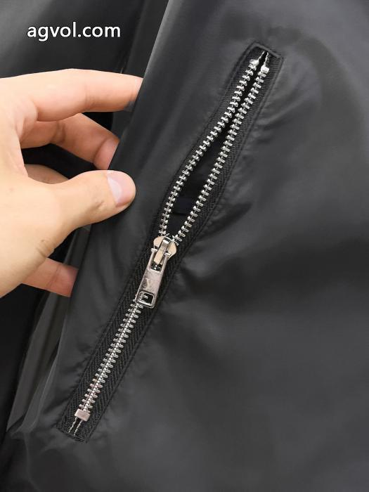 コートブランド 偽物LOUIS VUITTON大人の雰囲気たっぷり大人の余裕が漂う_0_4