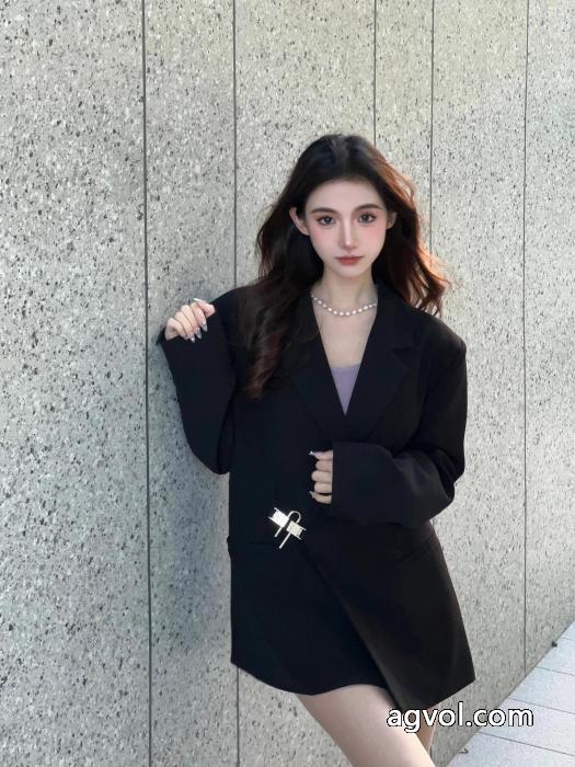 GIVENCHYの今年の新作ロックスーツコート_0_4