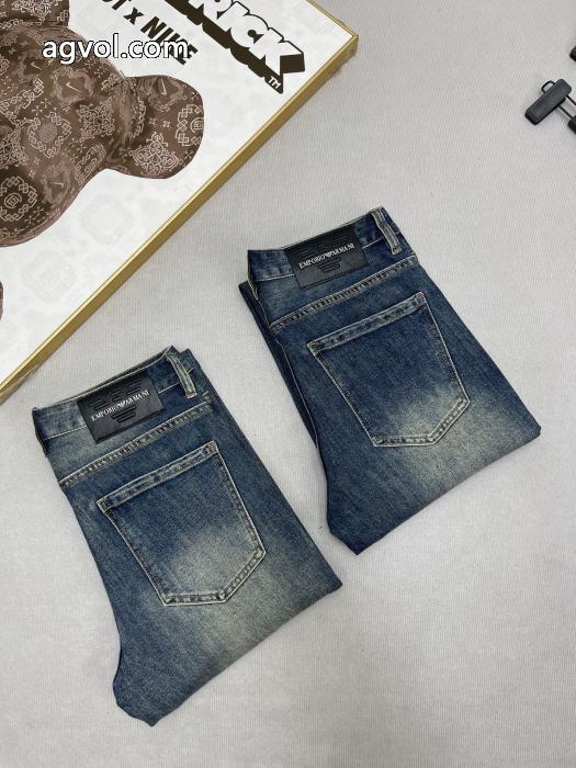 ARMANIの秋の新定番オールマイティーなストレートがゆったりジーンズ_0_0