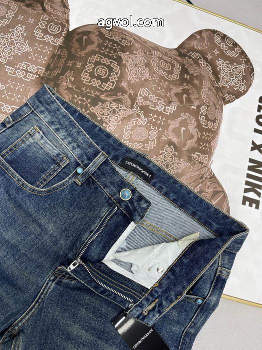 ARMANIの秋の新定番オールマイティーなストレートがゆったりジーンズ_0_4