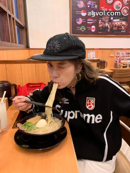 SUPREMEセーターコートコピー ブランド雑誌掲載 国内発最安値挑戦！都会的な印象のスタイル_0_10