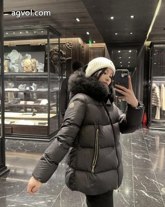 MONCLER25秋冬の新作フード取り外し可能な女性用ダウンジャケット_0_4