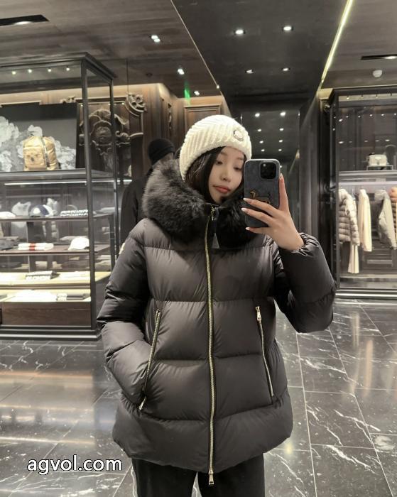 MONCLER25秋冬の新作フード取り外し可能な女性用ダウンジャケット_0_5