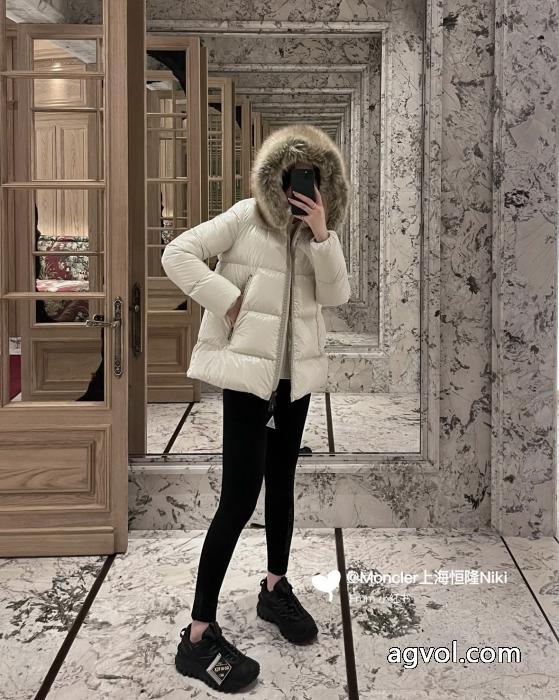 MONCLER25秋冬の新作フード取り外し可能な女性用ダウンジャケット_0_6