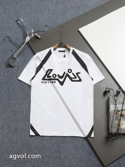高品質LOUIS VUITTON 2025 ss最新革ロゴ発泡丸首半袖Tシャツ_0_2