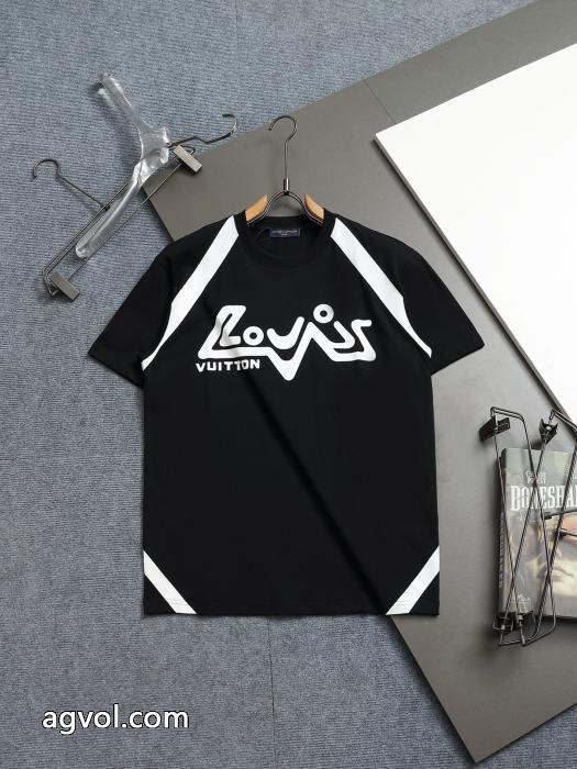 高品質LOUIS VUITTON 2025 ss最新革ロゴ発泡丸首半袖Tシャツ_0_5