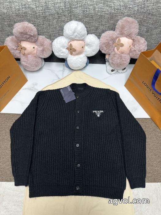 prada 25秋冬モデル三角アルファベット刺繍カーディガン_0_3