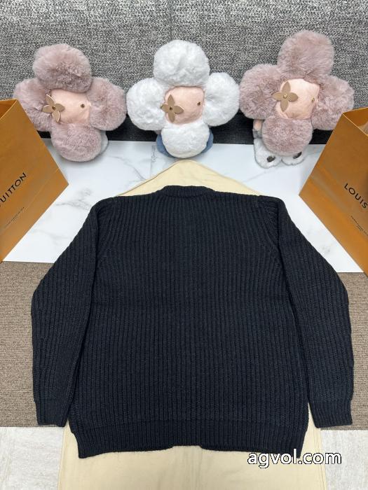 prada 25秋冬モデル三角アルファベット刺繍カーディガン_0_4