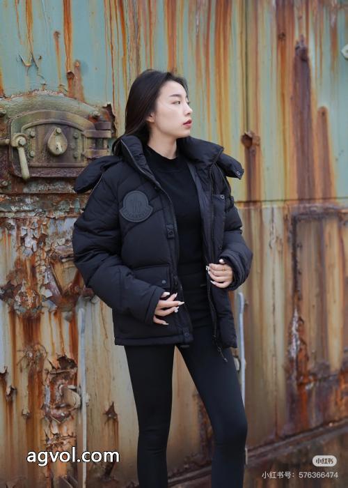 最新作期間限定セール SALE年末年始限定 高級感が漂うブランド コピー 優良店MONCLERダウンジャケット_0_1