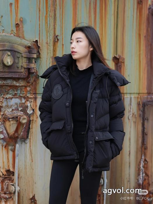 最新作期間限定セール SALE年末年始限定 高級感が漂うブランド コピー 優良店MONCLERダウンジャケット_0_3