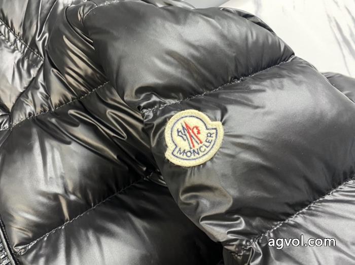 数量限定奇跡の入荷 スタイリッシュ 格好良いアイテムダウンジャケットMONCLERブランド フェイク_0_3