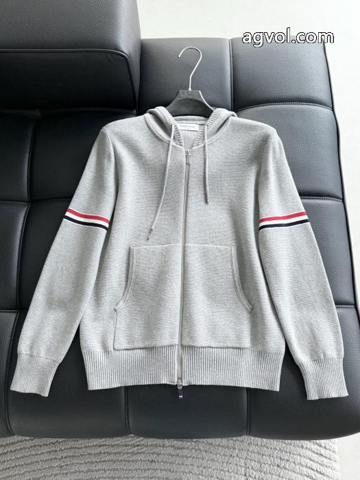 激安 ブランド 通販人気沸騰中！おしゃれ新品 落ち着いた感覚 2025トレンドファッション新品THOM BROWNEコート_0_1