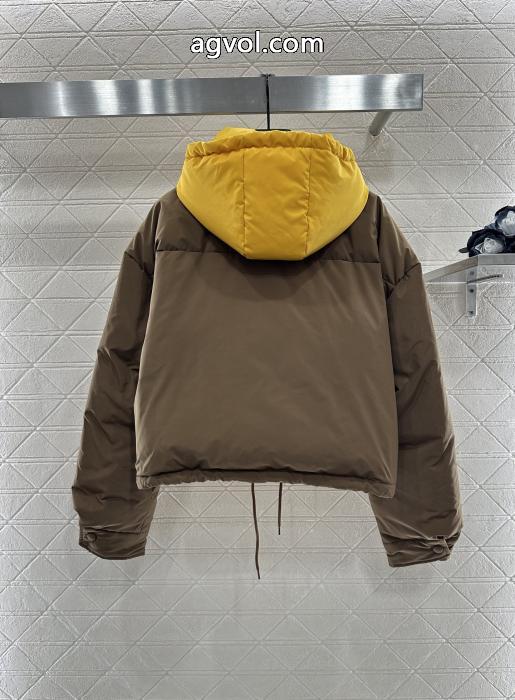 コピー 品 販売激安期間限定セール 透け感優しい 限定的新作入荷MIUMIUダウンジャケット_0_2