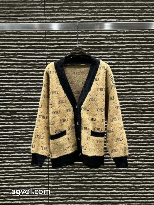 コートMIUMIU大人気商品再入荷! 限定生産品 2025SSコレクションに新着ブランド コピー ショップ_0_2
