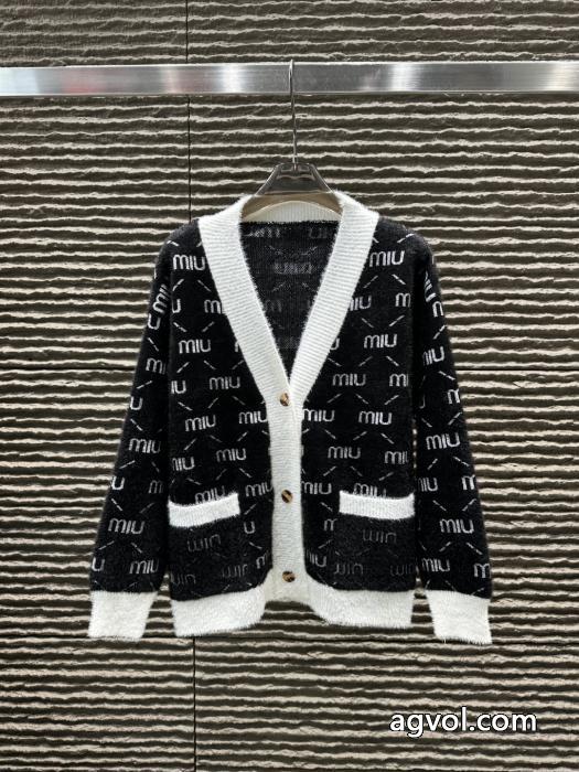 コートMIUMIU大人気商品再入荷! 限定生産品 2025SSコレクションに新着ブランド コピー ショップ_0_3