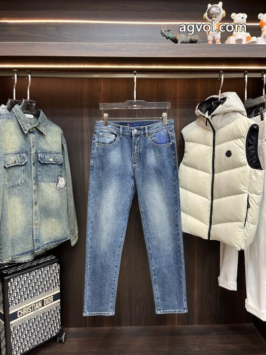 ジーンズブランド コピー 販売冬のコーデにぴったり 人気セール250%新品 最高級MONCLER_0_2