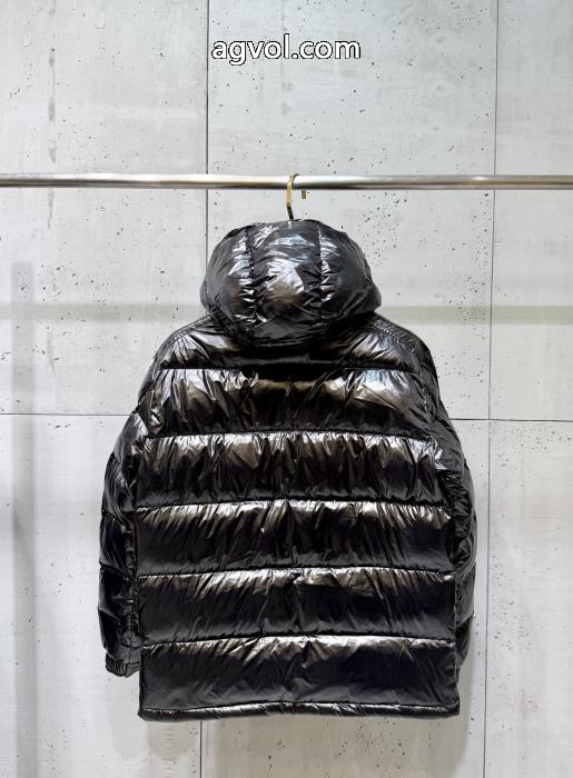 MONCLERダウンジャケット数量限定大得価 トレンドを追求した新作 根強い人気定番商品コピー 通販_0_2