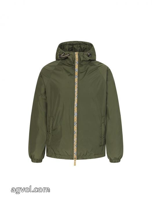 ブランドコピーBURBERRYコート雑誌掲載 国内発 期間限定 上品セレブな豪華_0_3