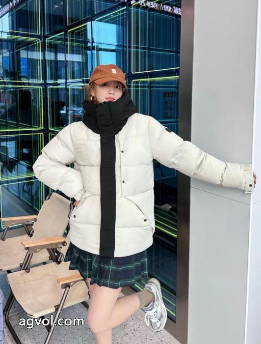 ダウンジャケットブランド コピー 販売MONCLER上質で格好い 定番人気商品 軽量で薄手の_0_5