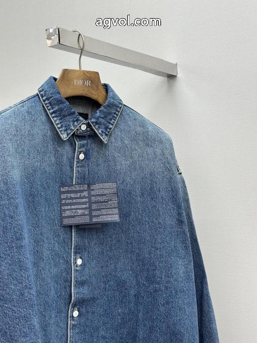 PRADAコート激安大特価定番人気 話題の新作到着 激レアアイテム偽 ブランド 販売_0_2