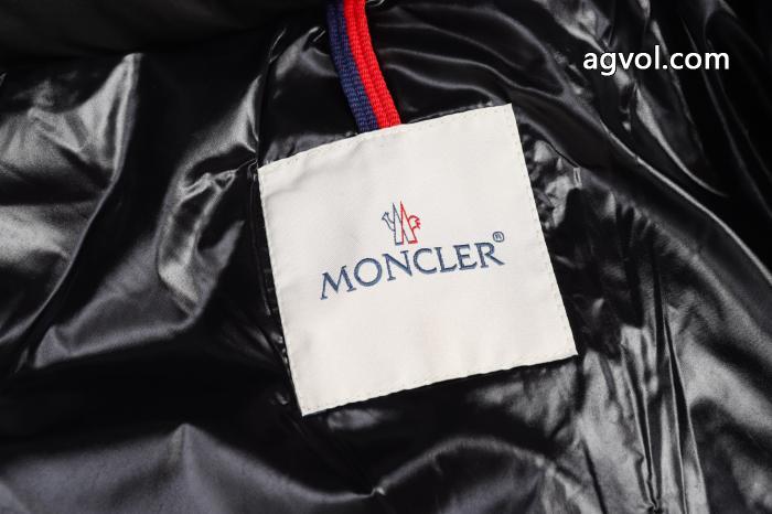 ブランド 偽物ダウンジャケットMONCLER人気商品登場 透け感新作がイチ推し 定番人気のカラー_0_1