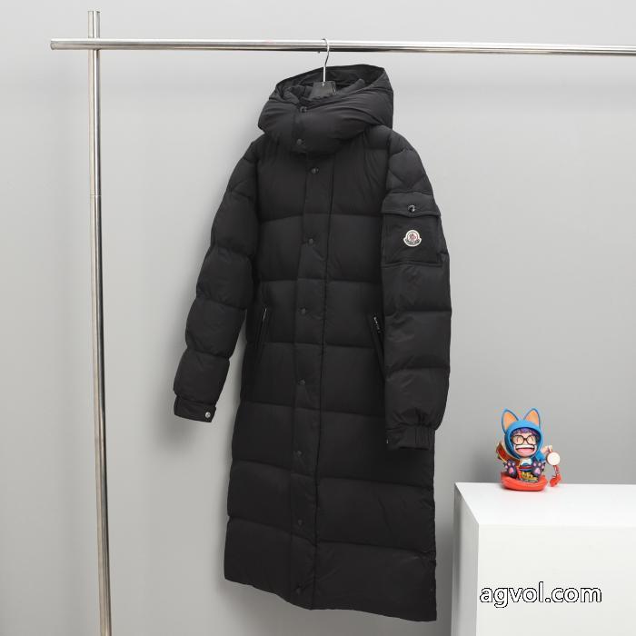 ブランド 偽物ダウンジャケットMONCLER人気商品登場 透け感新作がイチ推し 定番人気のカラー_0_4