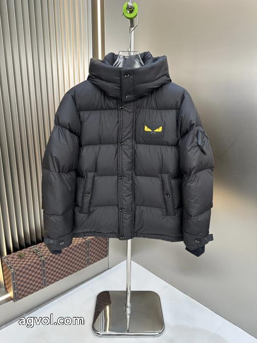 ダウンジャケットコピー 商品 販売ユニセックスで定番の 2025年人気商品 今年らしい着こなしFENDI_0_1