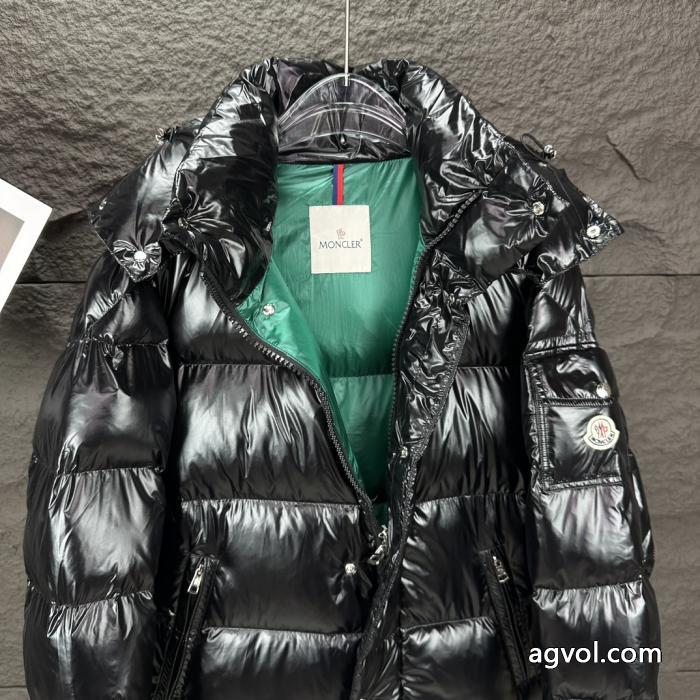 偽物 ブランド 販売着痩せ効果 ギフト最適期間限定 大人な印象が溢れ出るMONCLERダウンジャケット_0_3