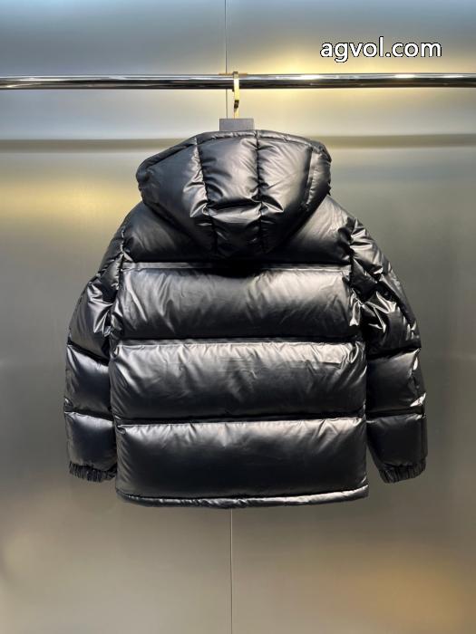 PRADA偽 ブランド注目なアイテム お洒落さんの愛用率が高い 激安上品ダウンジャケット_0_0