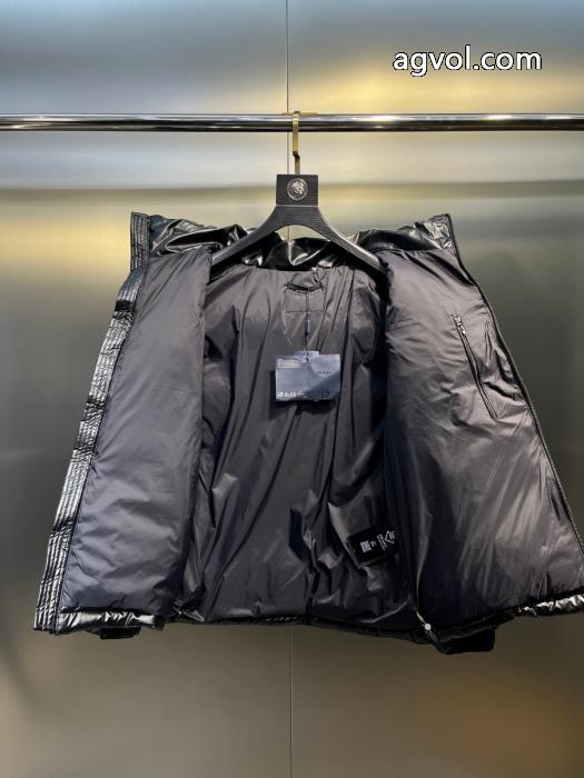 PRADA偽 ブランド注目なアイテム お洒落さんの愛用率が高い 激安上品ダウンジャケット_0_2