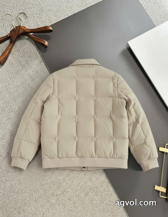 優等品 話題人気商品 珍しいBURBERRYダウンジャケットコピー 品 販売_0_4